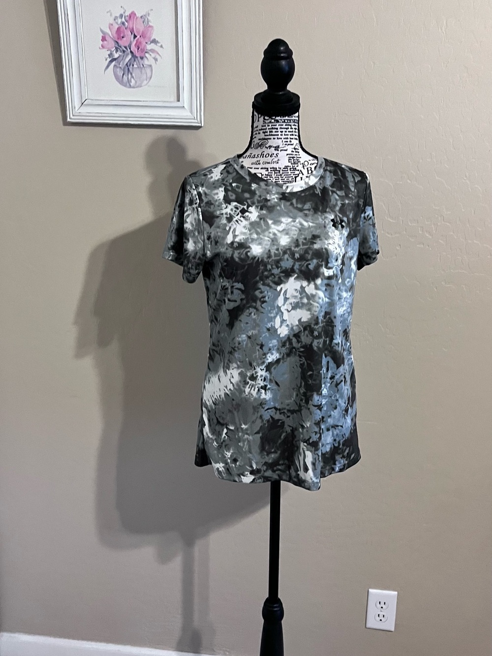 Under Armour Women’s Short Sleeve Abstract Print Tee - Black/Gray/White